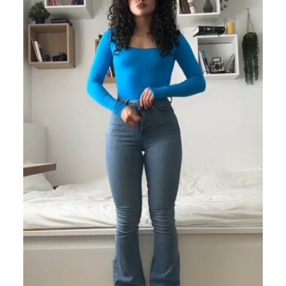 SKIMS Fits Everybody Essential Long Sleeve Scoop Neck Bodysuit in Mykonos Blue - Picture 10 of 10